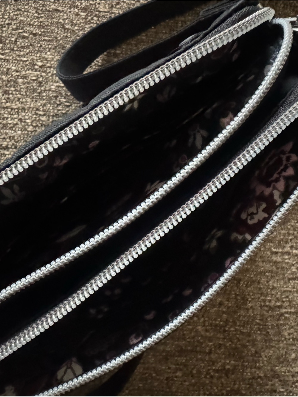 Vera Bradley Black Quilted Zip Pouch Crossbody - Picture 4 of 10
